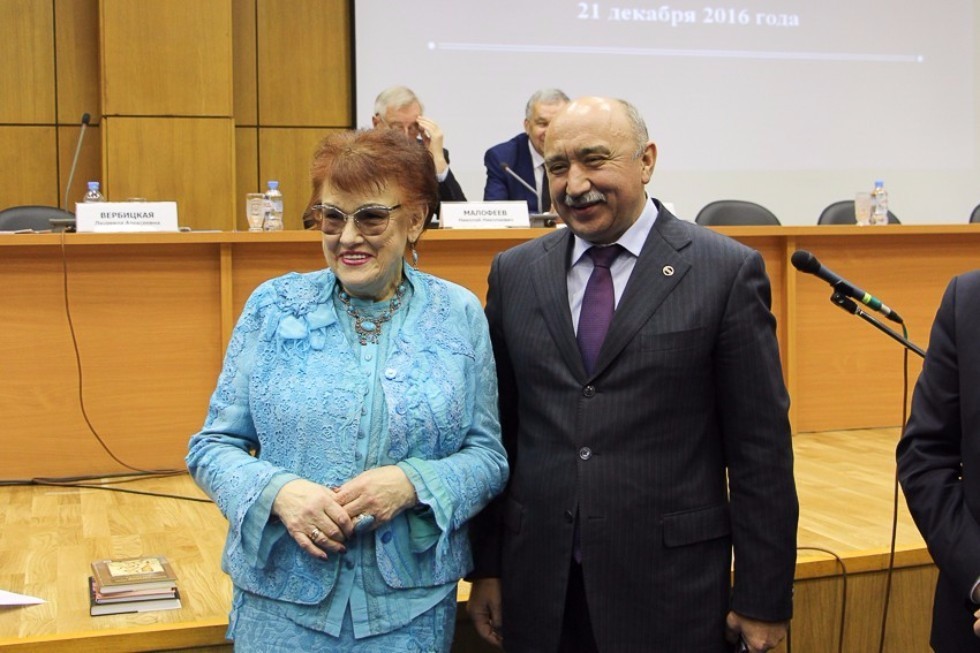 Rector Ilshat Gafurov Received Credentials of a Corresponding Member of the Russian Academy of Education