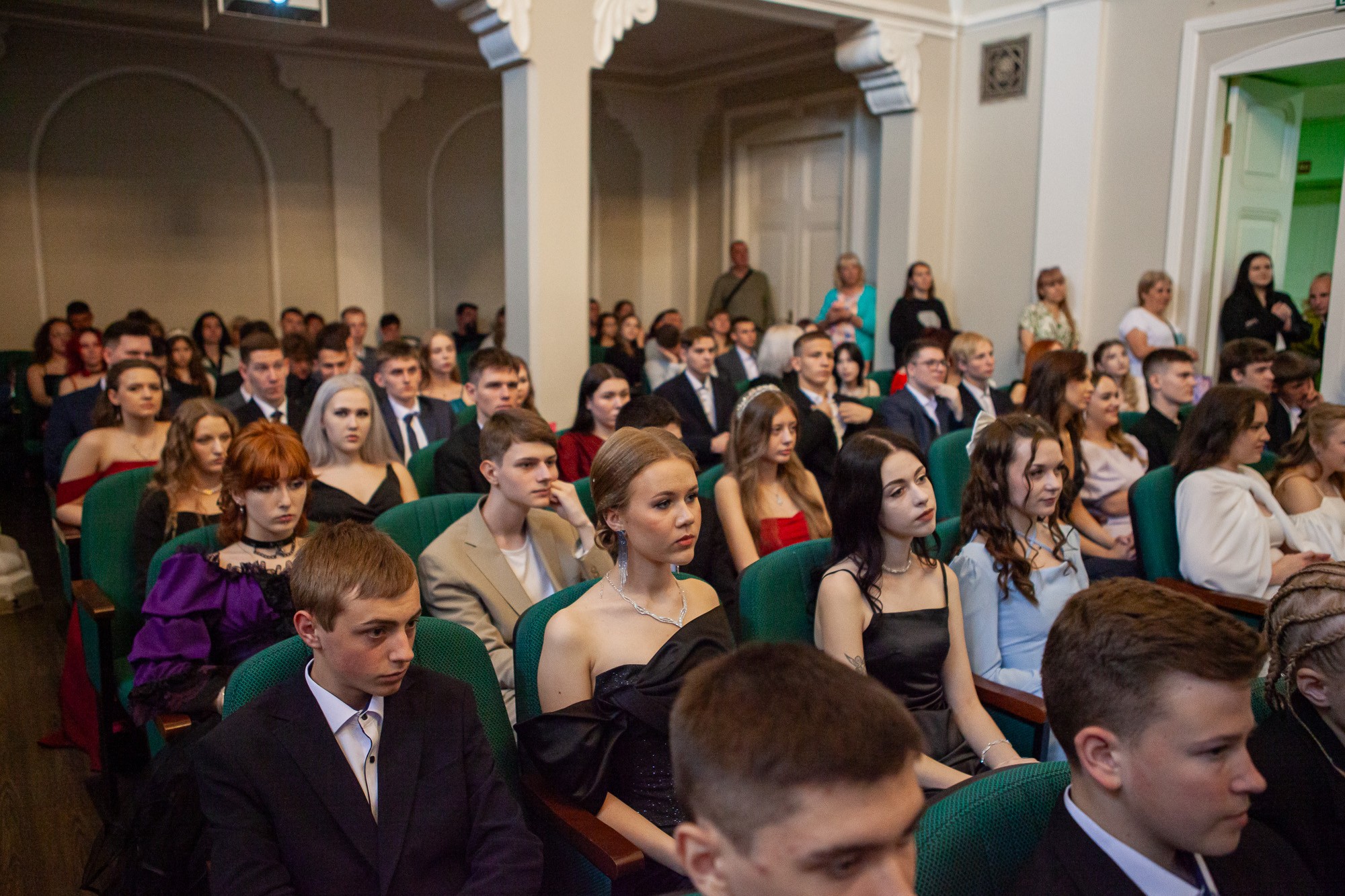 Выпускникам школы КФУ 'Университетская' торжественно вручили медали Выпускникам школы КФУ 'Университетская' торжественно вручили медали