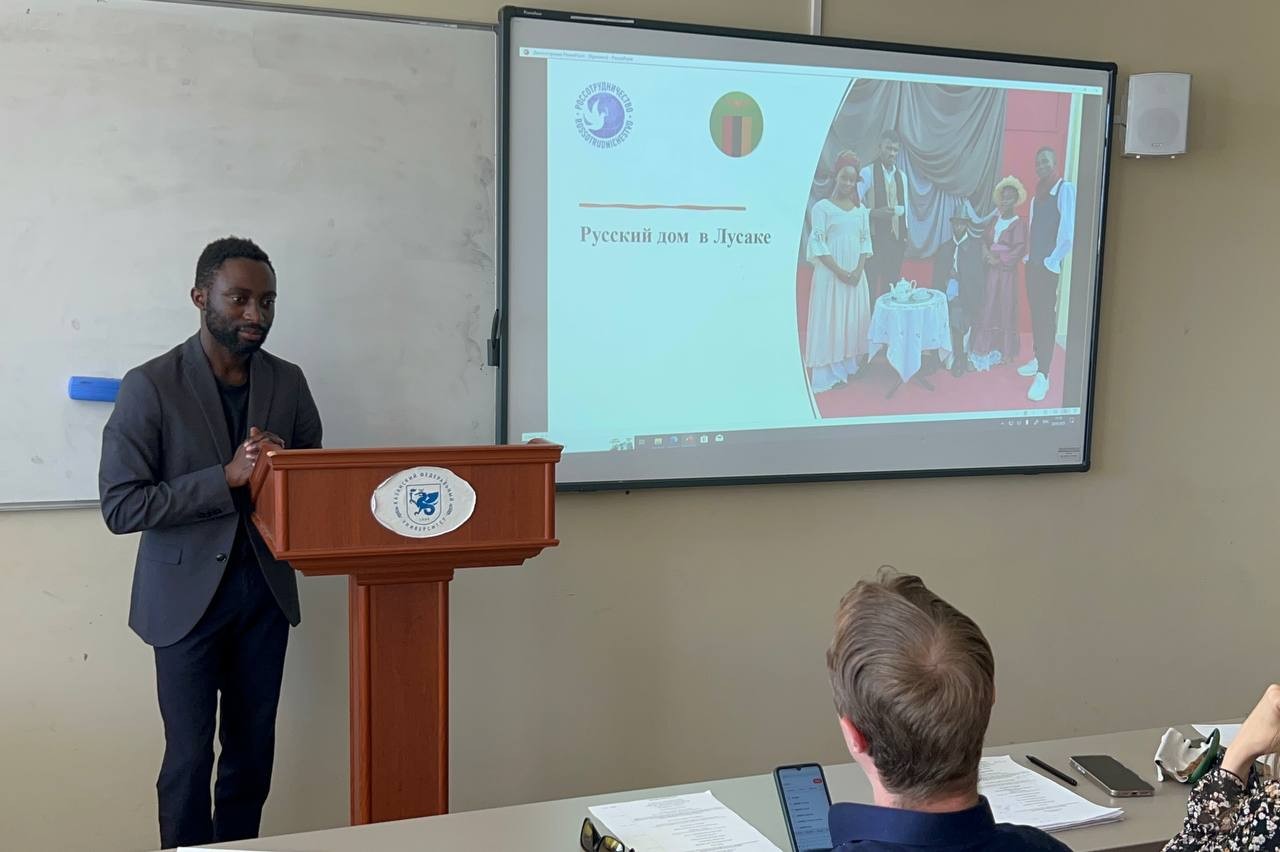 Круглый стол, посвящённый Дню славянской письменности и культуры, с участием иностранных студентов провели в КФУ Круглый стол, посвящённый Дню славянской письменности и культуры, с участием иностранных студентов провели в КФУ