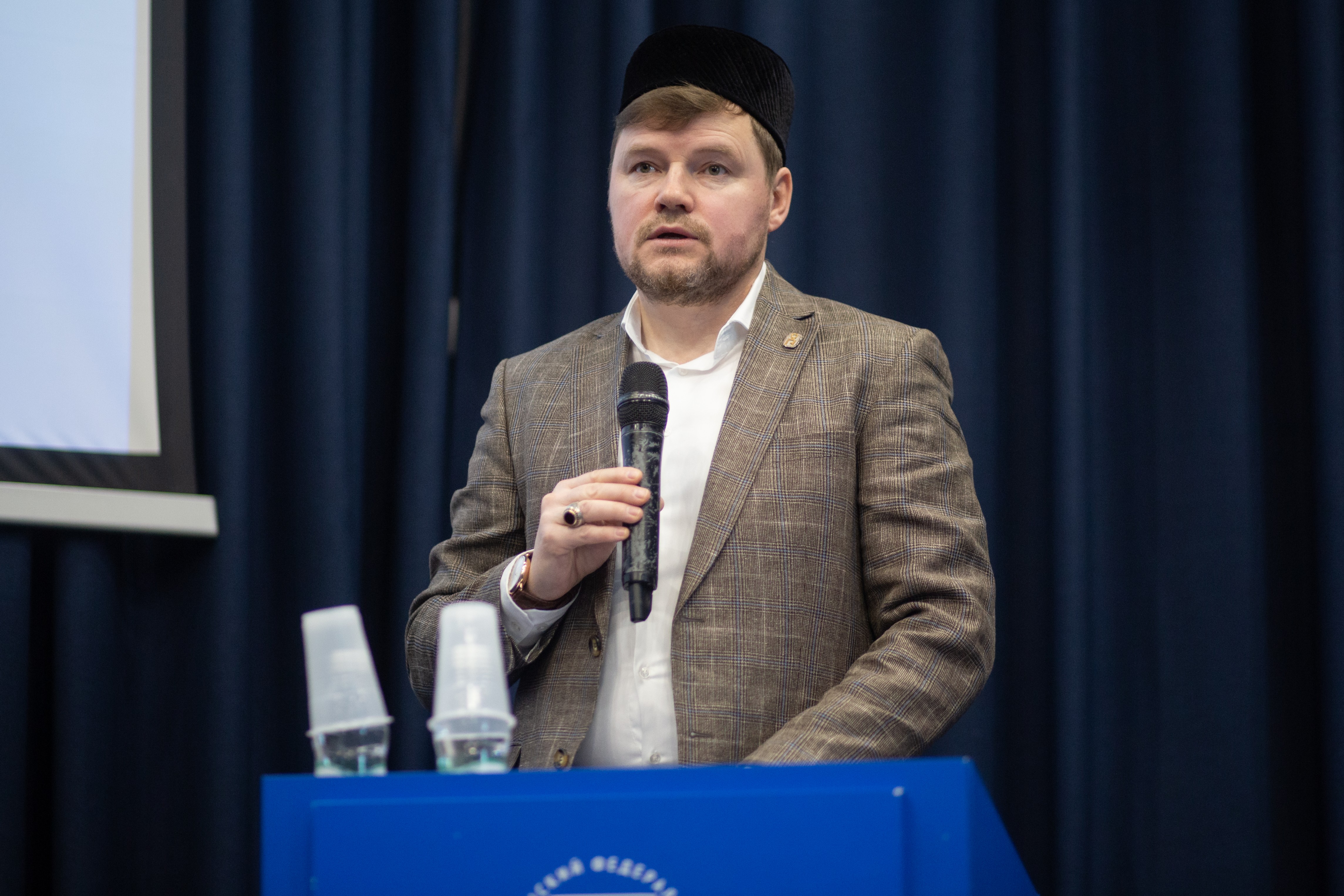 В КФУ обсудили актуальные вопросы межрелигиозного диалога В КФУ обсудили актуальные вопросы межрелигиозного диалога