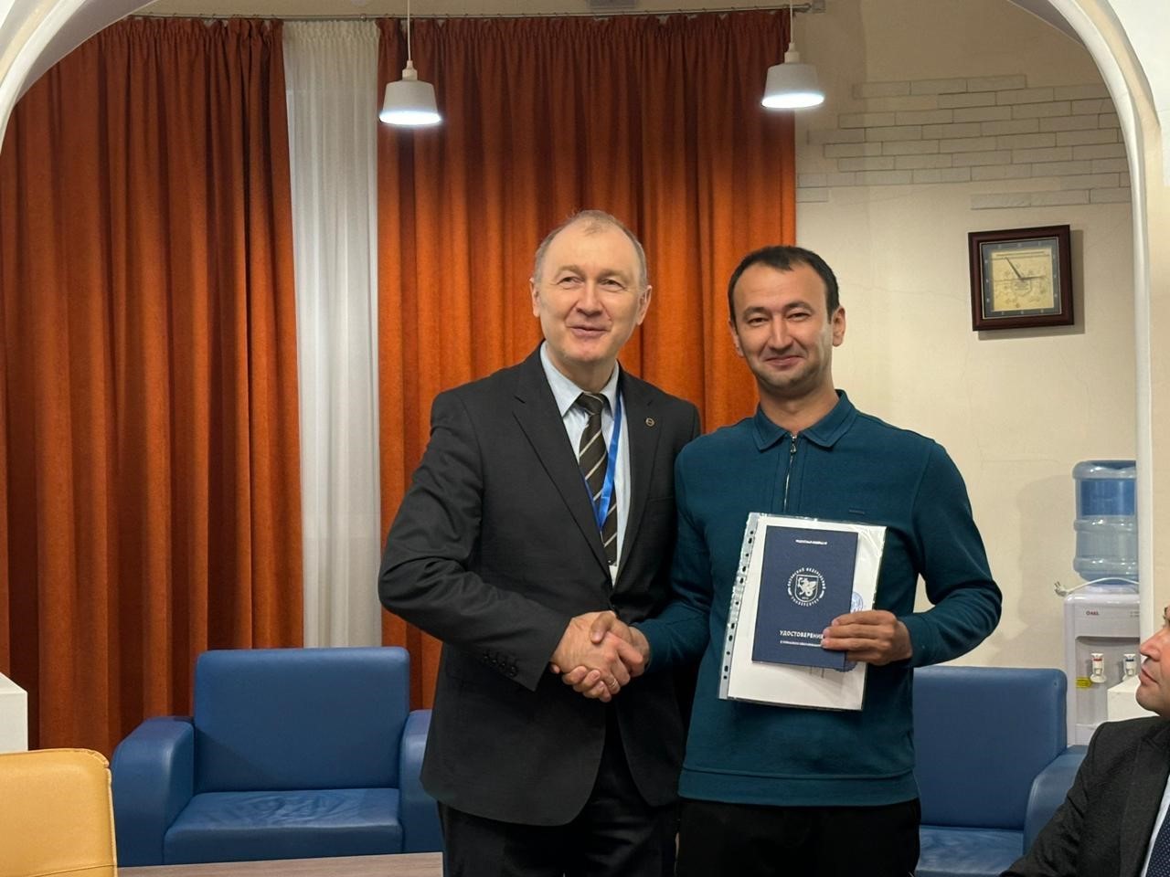 В Институте психологии и образования преподавателям Шахрисабзского государственного педагогического института вручили документы о повышении квалификации В Институте психологии и образования преподавателям Шахрисабзского государственного педагогического института вручили документы о повышении квалификации