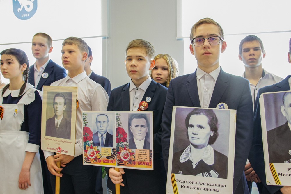 Обучающиеся 'Университетской' школы Елабужского института КФУ совместно с ветеранами посадили деревья в честь Годовщины Победы Обучающиеся 'Университетской' школы Елабужского института КФУ совместно с ветеранами посадили деревья в честь Годовщины Победы