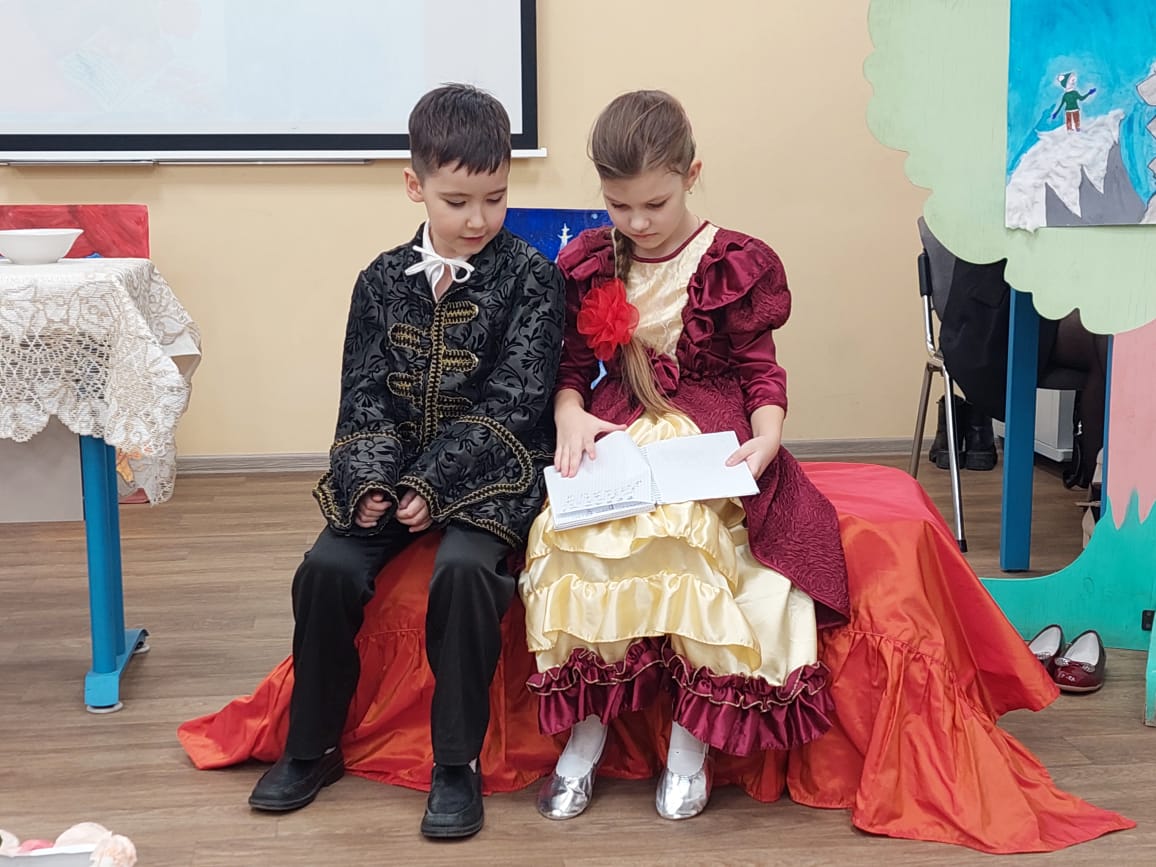 Приглашаем в детский театр КФУ 'Радуга' Приглашаем в детский театр КФУ 'Радуга'