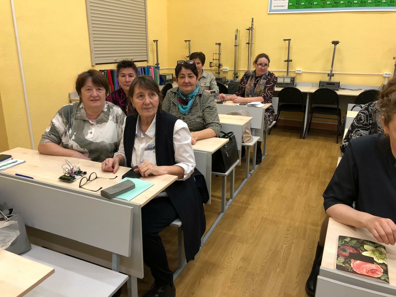 С 18 по 29 ноября 2024 г. в Елабужском институте под руководством доцента кафедры физики Красновой Л.А. и доцента кафедры математики и прикладной информатики Анисимовой Т.И. прошли бюджетные курсы повышения квалификации для учителей физики и математики. С 18 по 29 ноября 2024 г. в Елабужском институте под руководством доцента кафедры физики Красновой Л.А. и доцента кафедры математики и прикладной информатики Анисимовой Т.И. прошли бюджетные курсы повышения квалификации для учителей физики и математики.