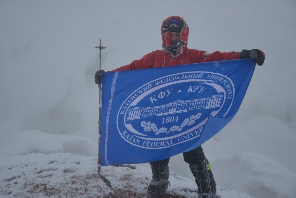 Флаг Казанского университета развевался на высоте четырех тысяч метров над уровнем моря ,экспедиция