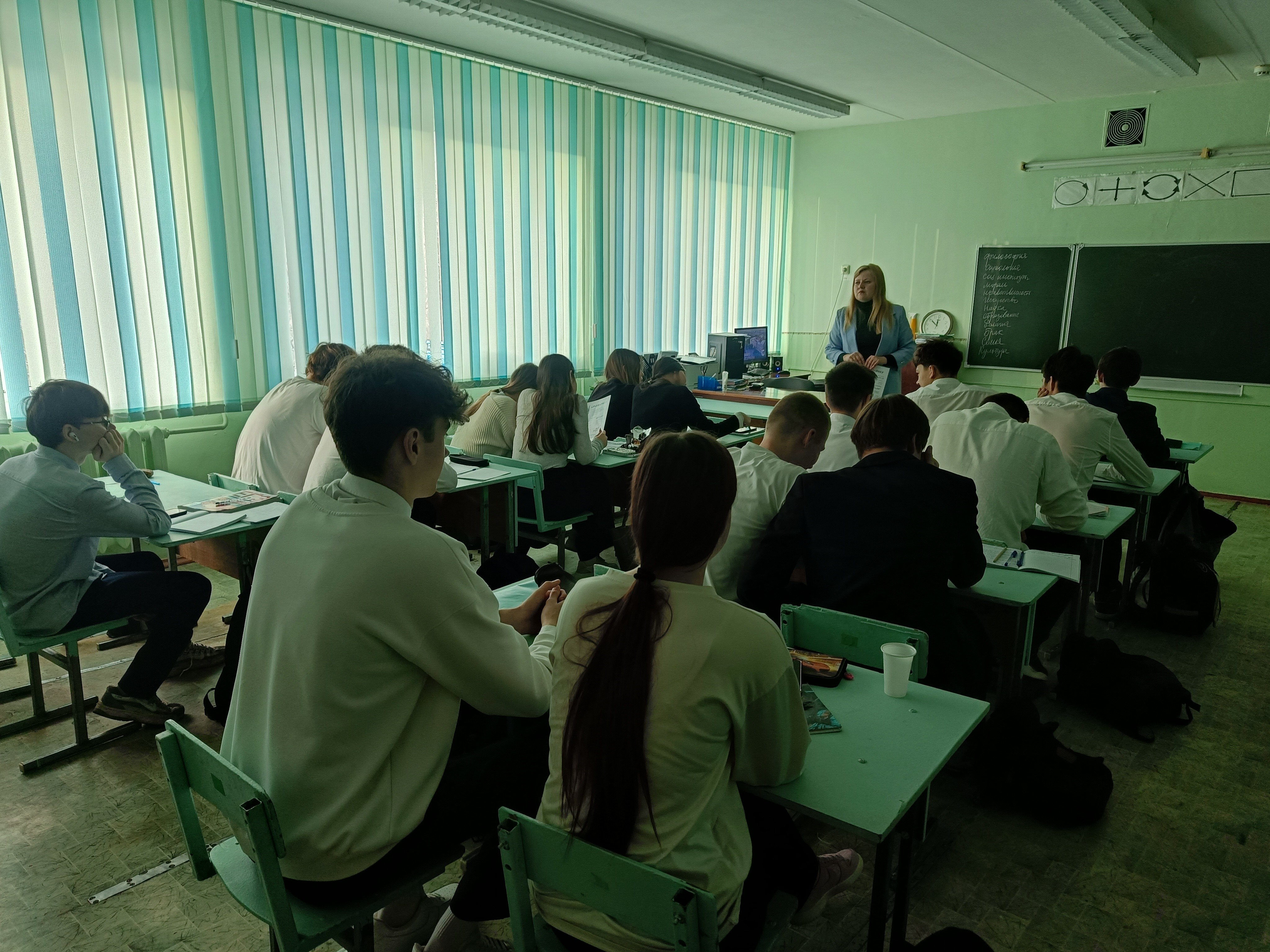 Преподаватели Елабужского института встретились со старшеклассниками школы №50 Набережных Челнов Преподаватели Елабужского института встретились со старшеклассниками школы №50 Набережных Челнов