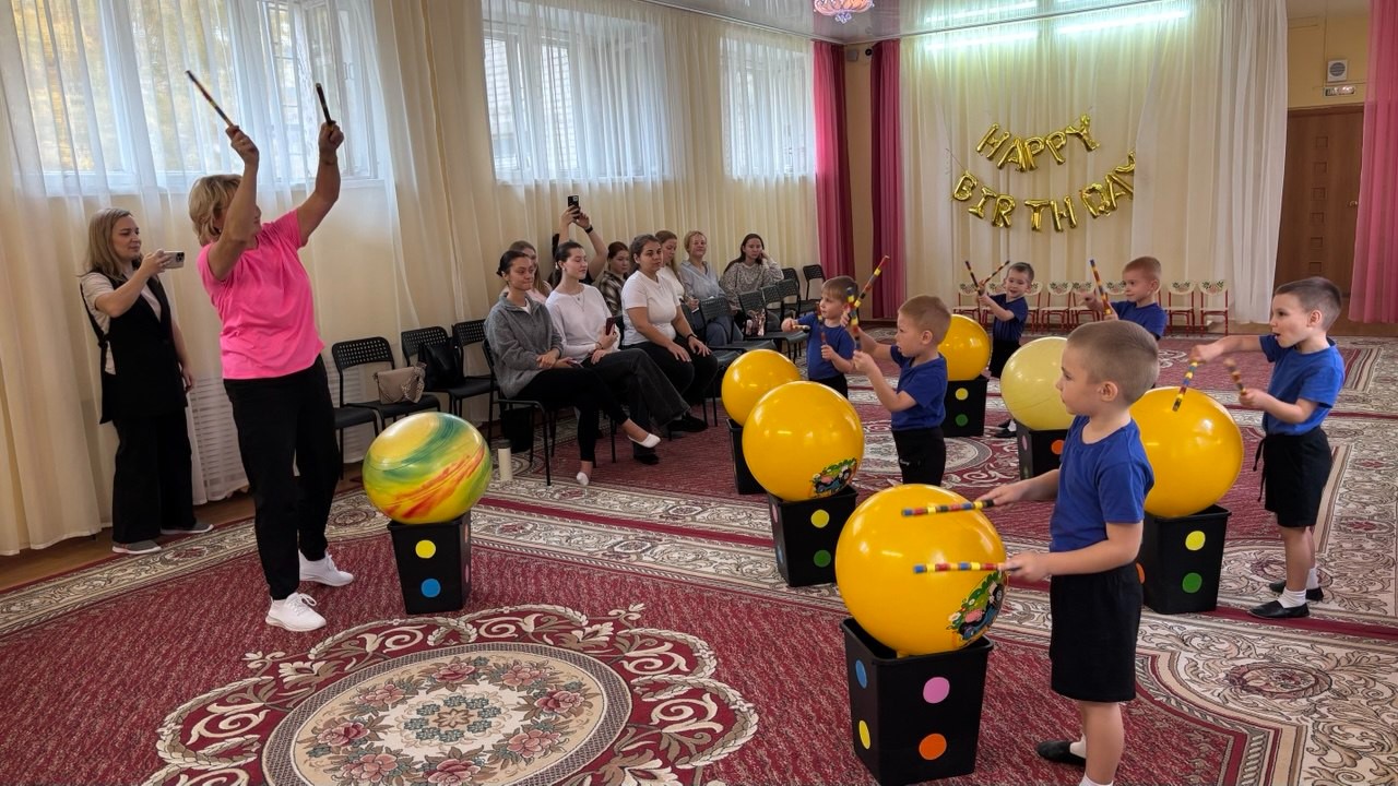 Студенты 17.1-419 группы на практическом занятии в МБДОУ №311 г. Казани Студенты 17.1-419 группы на практическом занятии в МБДОУ №311 г. Казани