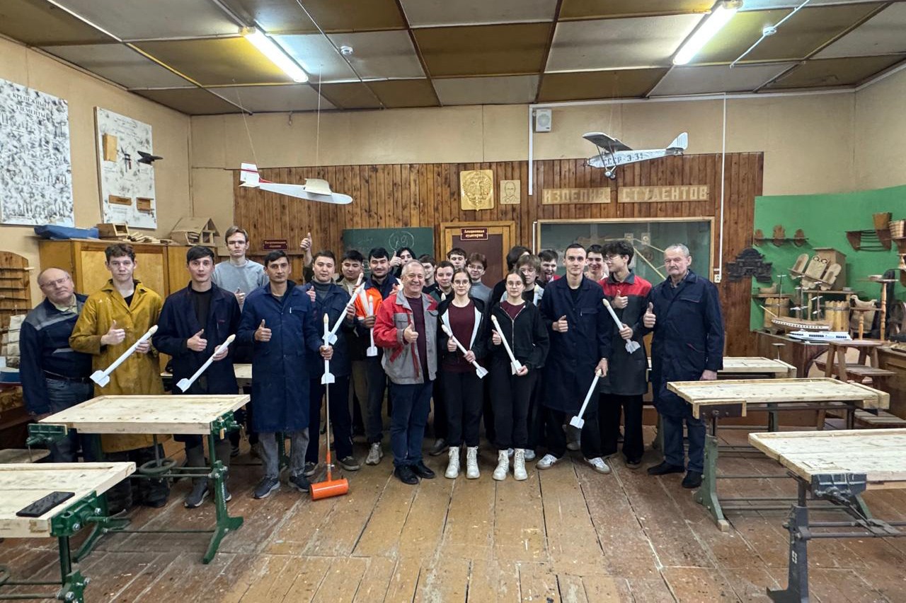 Мастер-класс по конструированию пневматических ракет провели студенты Мастер-класс по конструированию пневматических ракет провели студенты