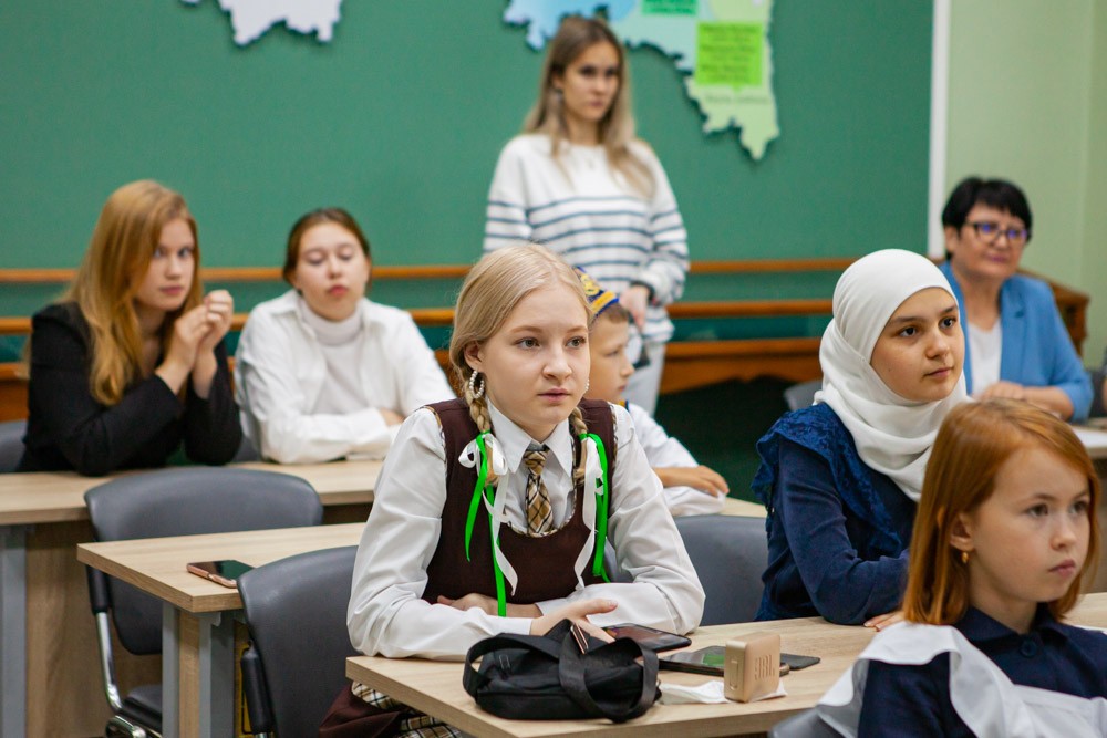 Кафедра татарской филологии Елабужского института КФУ провела конкурс чтецов 'Иң гүзәл кеше икәнсез' Кафедра татарской филологии Елабужского института КФУ провела конкурс чтецов 'Иң гүзәл кеше икәнсез'