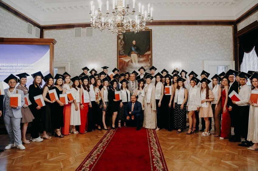 Students of Elabuga Institute received diplomas with honors in Kazan.