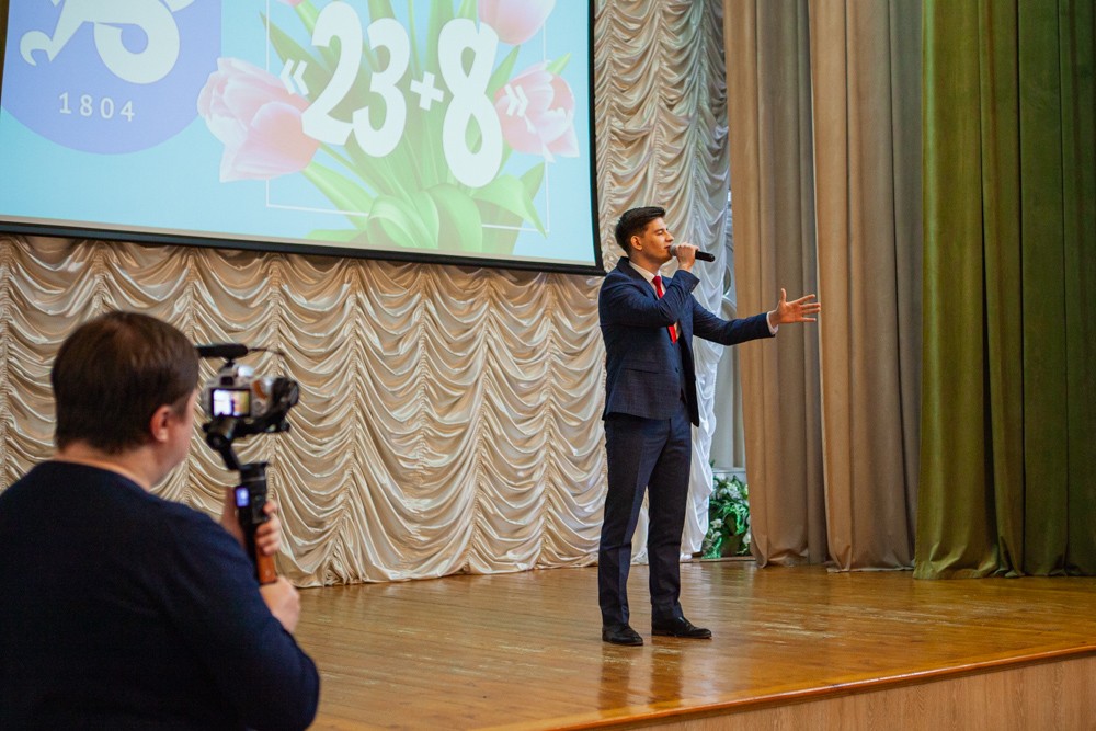 Праздничный концерт '23+8' прошел в Елабужском институте КФУ Праздничный концерт '23+8' прошел в Елабужском институте КФУ