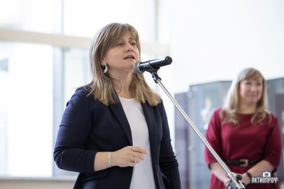 ��� ��� � 