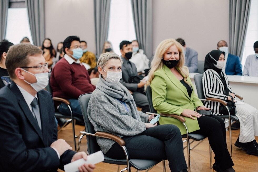 Институт международных отношений совместно с СНК Институт международных отношений совместно с СНК