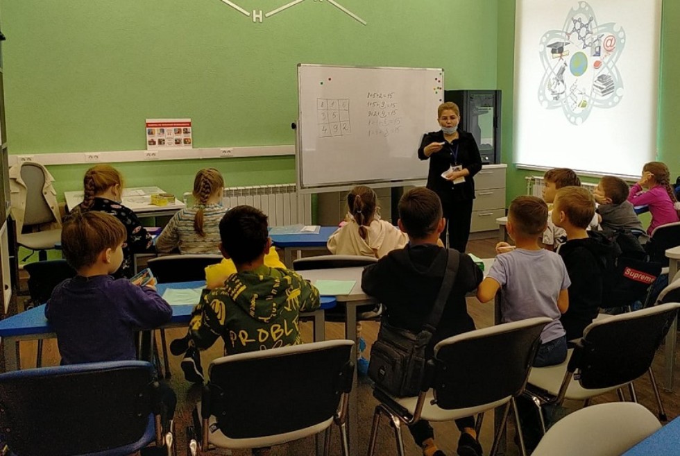 Тематические занятия проходят в Доме научной коллаборации имени К. А. Валиева ,Елабужский институт КФУ