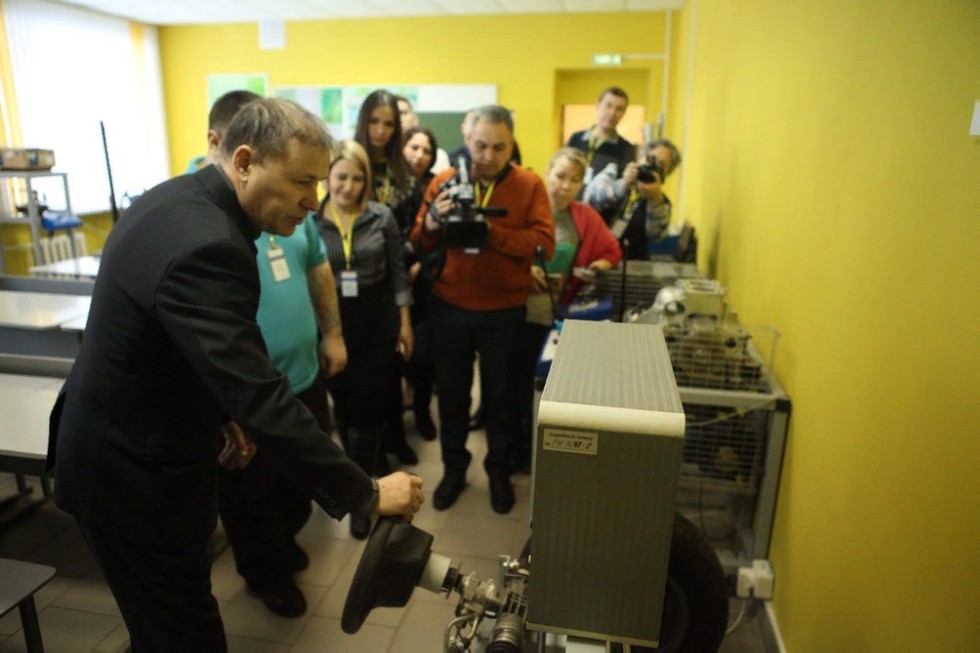 В Елабужском институте КФУ прошёл пресс-тур с участием представителей СМИ и блогеров В Елабужском институте КФУ прошёл пресс-тур с участием представителей СМИ и блогеров