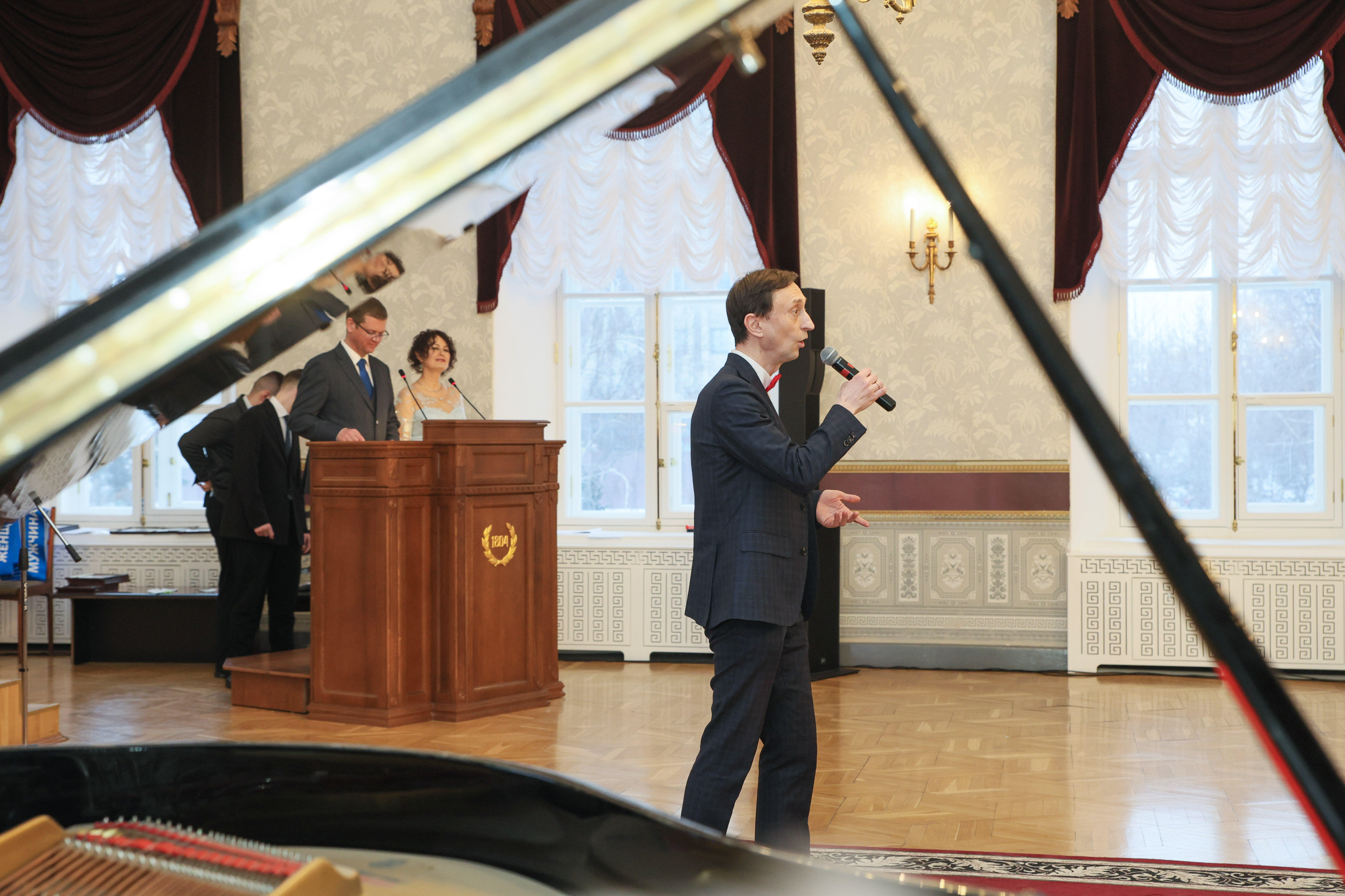 Ректор КФУ Ленар Сафин: 'Женщины приносят в этот мир гармонию, нежность, красоту и самое сильное, чистое, бескорыстное чувство ? безусловную материнскую любовь' Ректор КФУ Ленар Сафин: 'Женщины приносят в этот мир гармонию, нежность, красоту и самое сильное, чистое, бескорыстное чувство ? безусловную материнскую любовь'