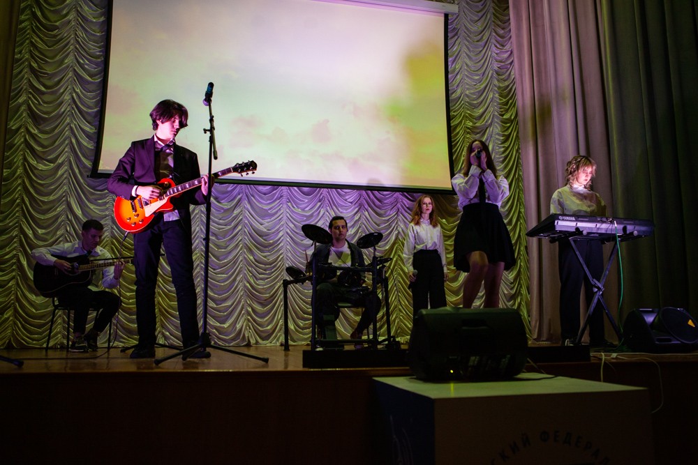 Мы не прощаемся! Мы не прощаемся!