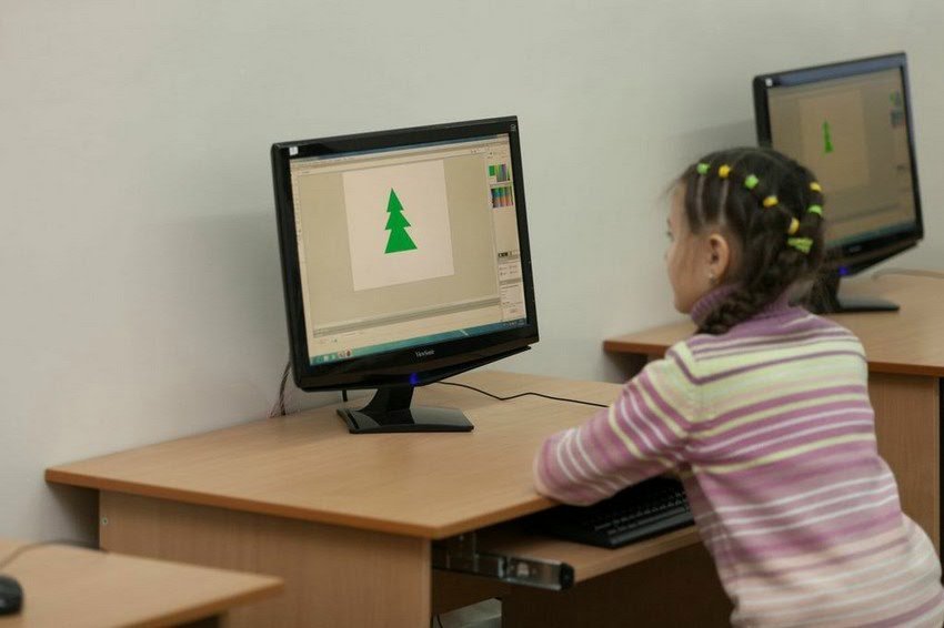 Маленькие студенты познакомились с историей Рождества и миром чудес Маленькие студенты познакомились с историей Рождества и миром чудес