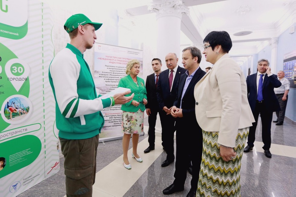 Economics of Football Discussed at the Institute of Management, Economics and Finance Economics of Football Discussed at the Institute of Management, Economics and Finance
