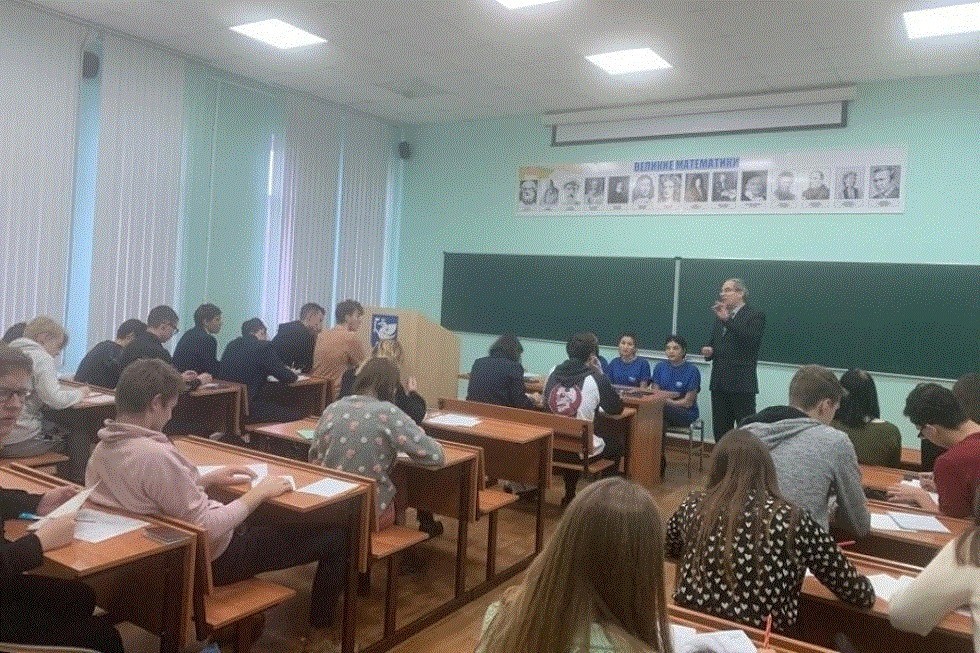 Коллектив Елабужского института поздравляет с юбилеем профессора Алексея Николаевича Миронова Коллектив Елабужского института поздравляет с юбилеем профессора Алексея Николаевича Миронова