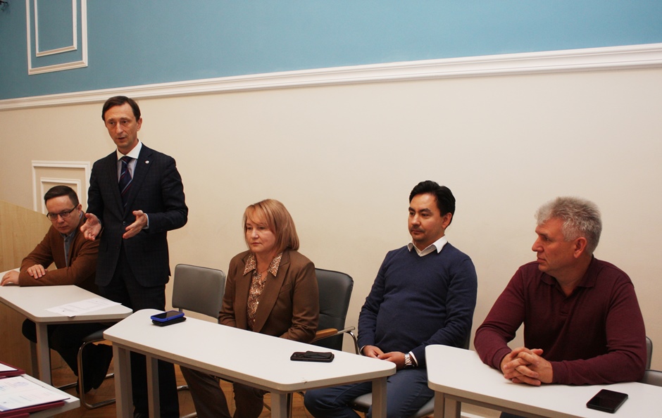 ������������� �������� �������� ����������  ��������� 'European and international business law, energy law and policy'.