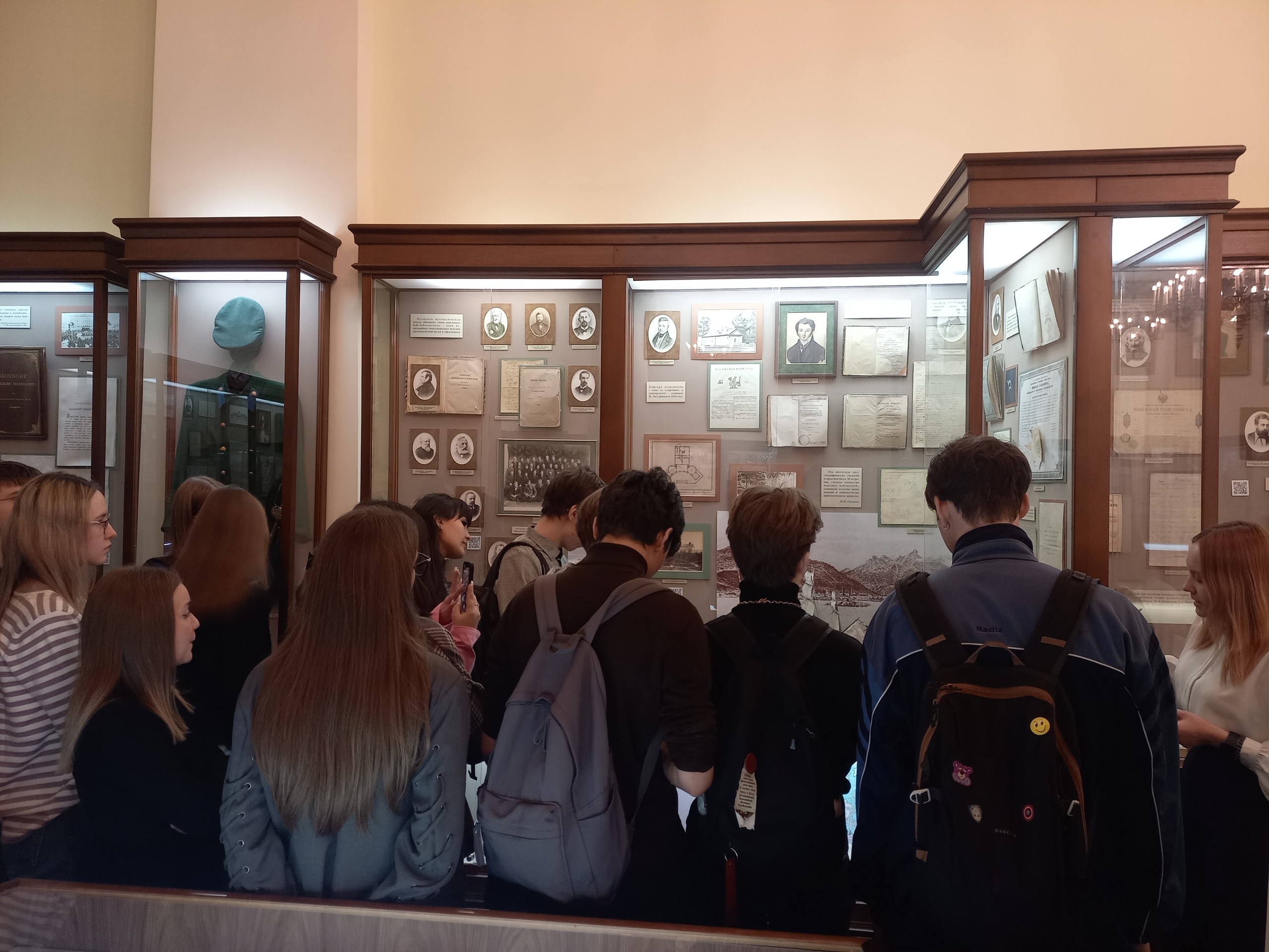 Студенты первого курса посетили с экскурсией Музей истории Казанского университета Студенты первого курса посетили с экскурсией Музей истории Казанского университета