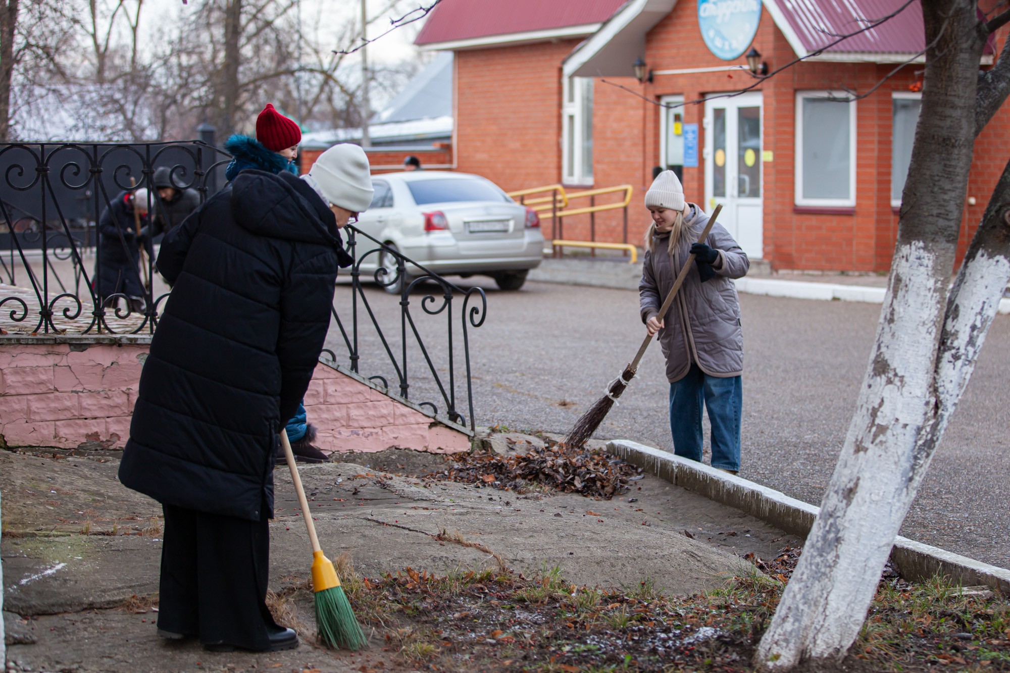 Сотрудники и студенты Елабужского института КФУ провели средник Сотрудники и студенты Елабужского института КФУ провели средник