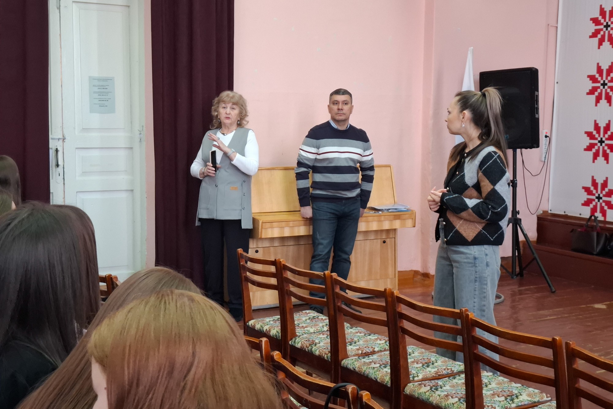 Преподаватели Елабужского института КФУ провели профориентационные встречи в школах и колледже Удмуртии Преподаватели Елабужского института КФУ провели профориентационные встречи в школах и колледже Удмуртии