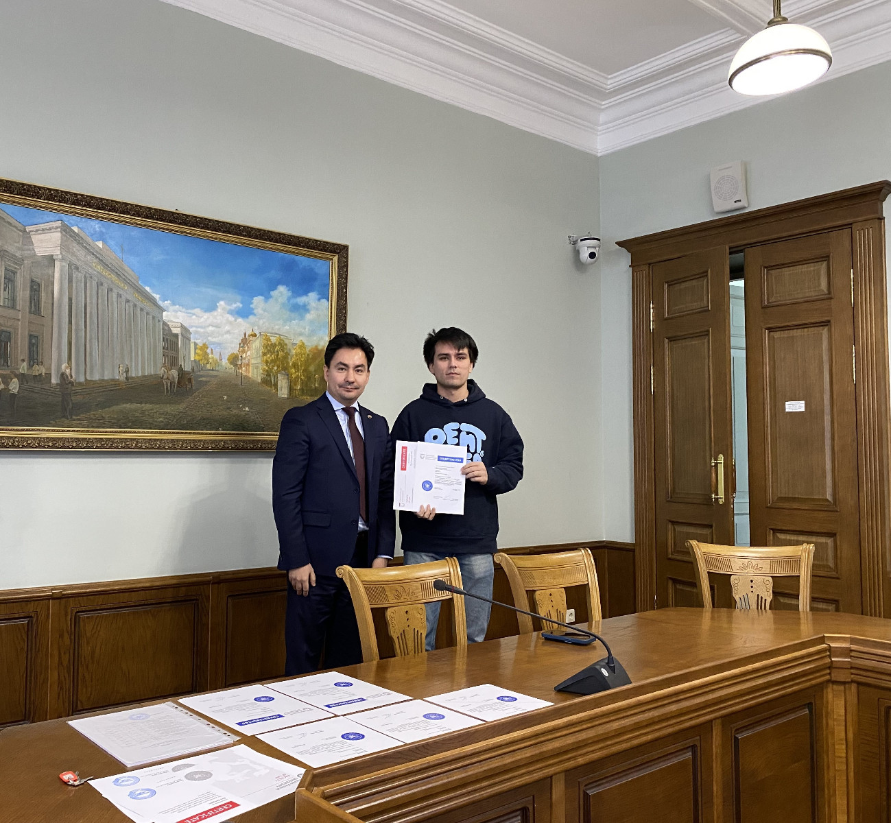 Магистрантам Китайского нефтяного университета (Восточный Китай) вручили документы об освоении программы дополнительного образования по программе Магистрантам Китайского нефтяного университета (Восточный Китай) вручили документы об освоении программы дополнительного образования по программе