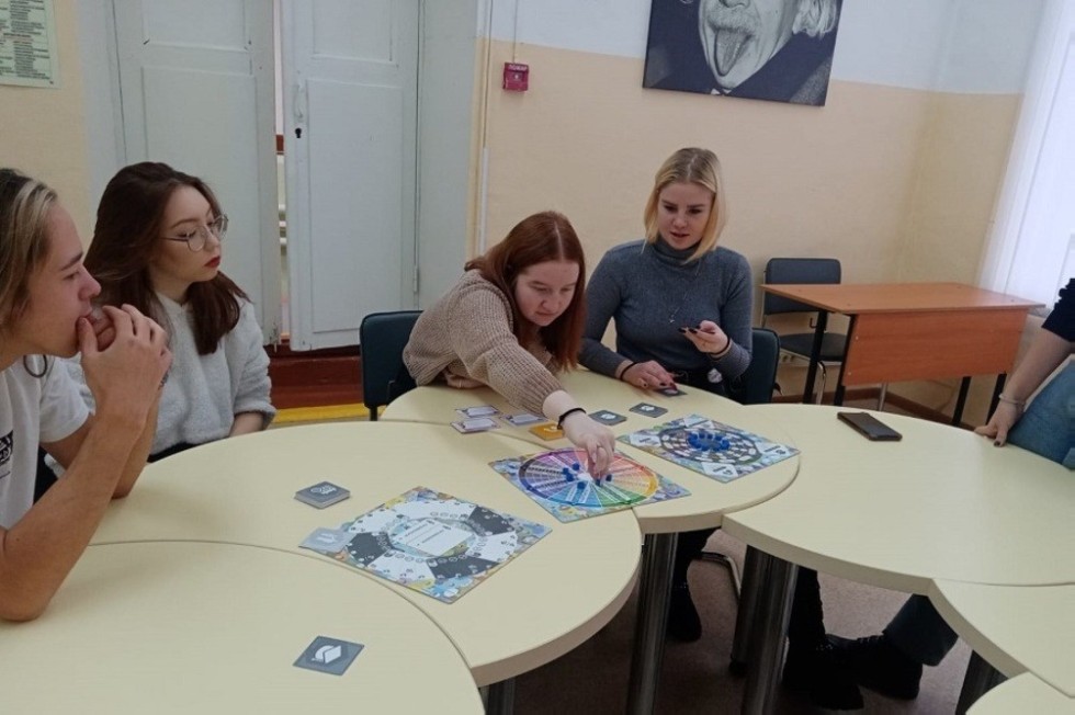 Образовательный интенсив 'Студент-студенту': Игра 'Компас новых профессий' Образовательный интенсив 'Студент-студенту': Игра 'Компас новых профессий'