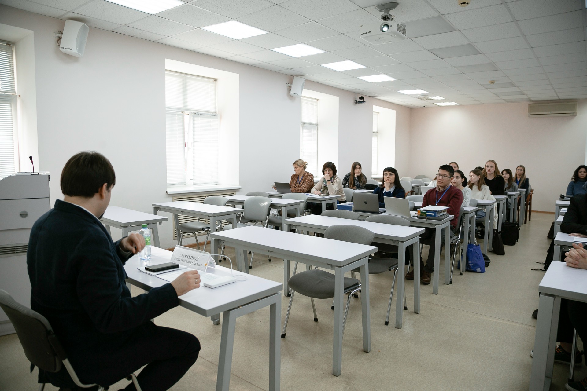 ������-�����