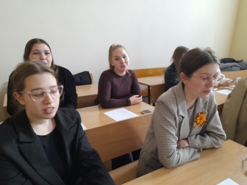 Студенты кафедры начального образования приняли участие в кураторском часе 'Песни военных лет ? песни Победы' Студенты кафедры начального образования приняли участие в кураторском часе 'Песни военных лет ? песни Победы'