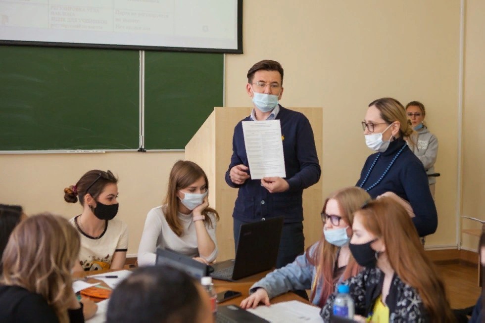 Длегация ИУЭФ посетила Елабужский институт КФУ С целью знакомства с работой научных кружков Длегация ИУЭФ посетила Елабужский институт КФУ С целью знакомства с работой научных кружков