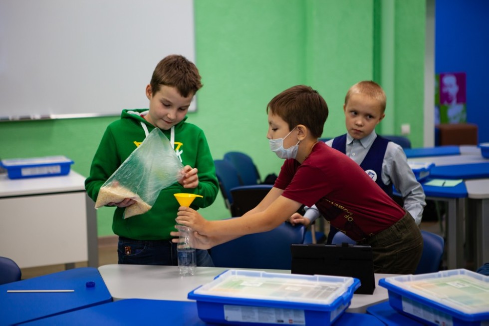 ����������