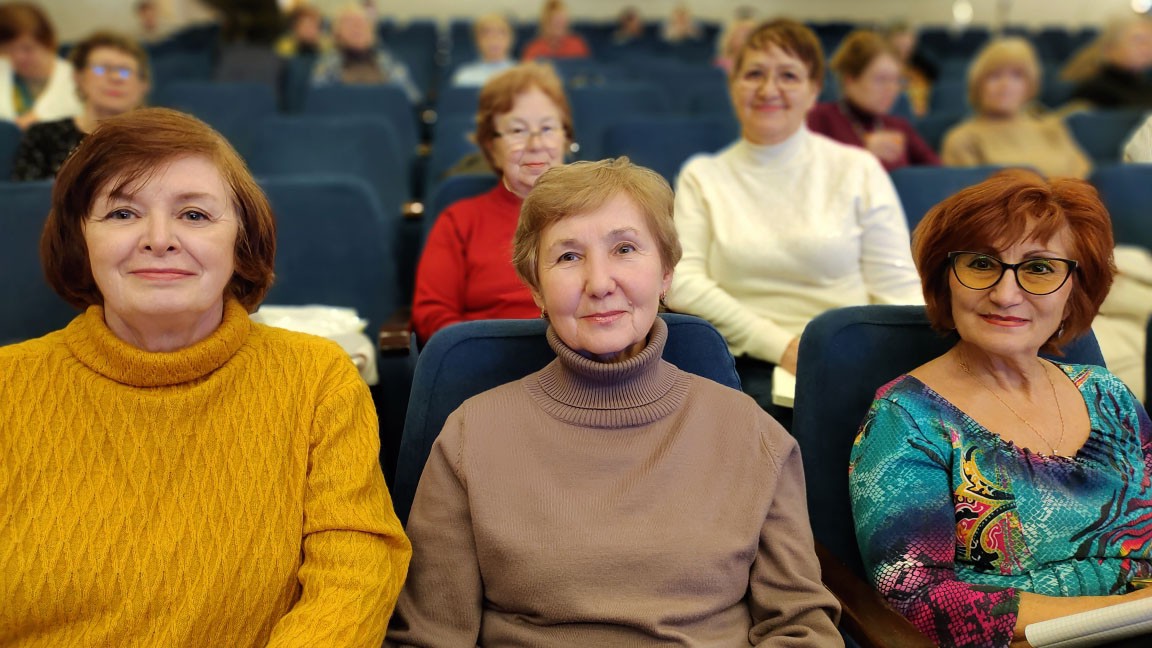 Студенты серебряного возраста продолжают знакомство с историей Казани Студенты серебряного возраста продолжают знакомство с историей Казани