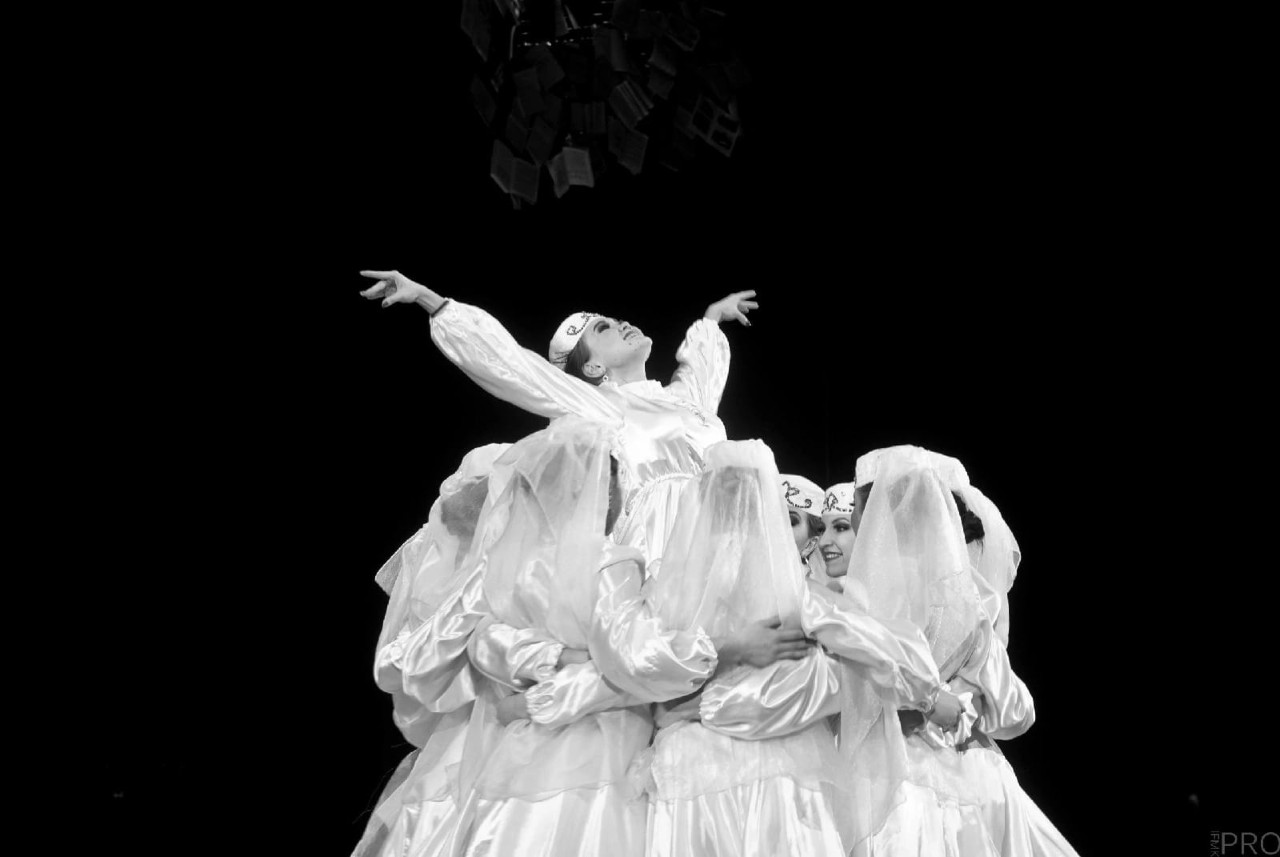 Танцевальный коллектив 'Яшьлек' Танцевальный коллектив 'Яшьлек'