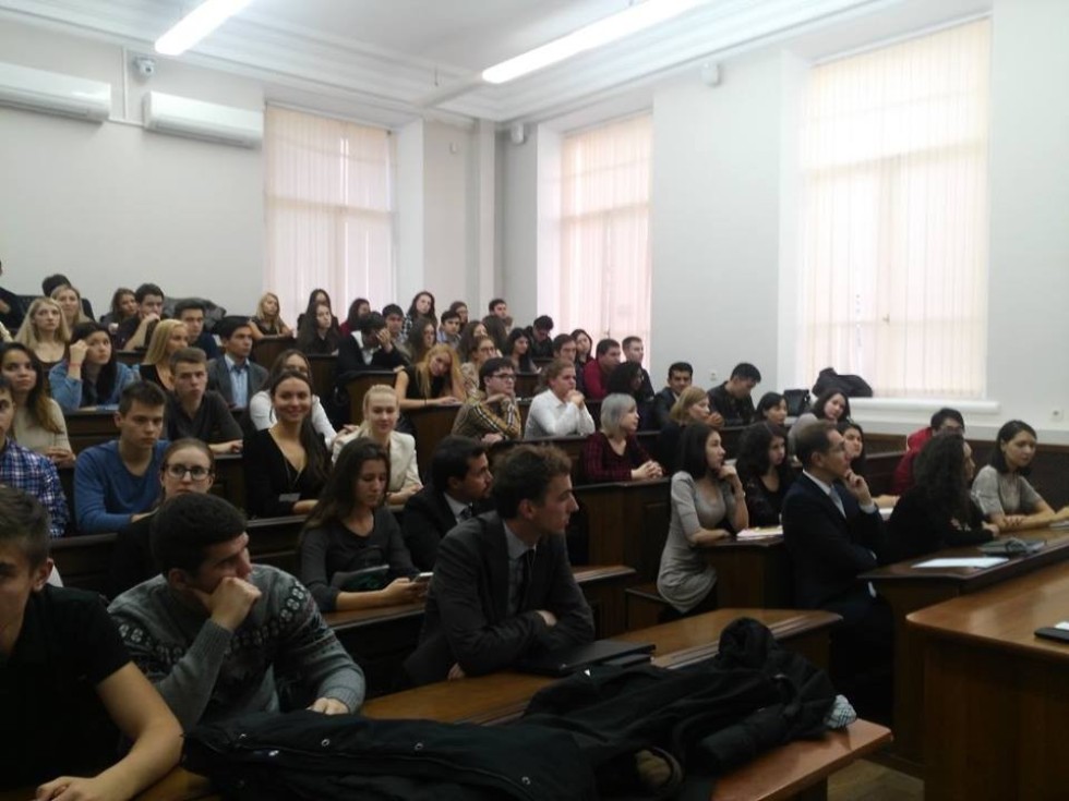 VOICES+ и Евроклуб организовали международный круглый стол VOICES+ и Евроклуб организовали международный круглый стол