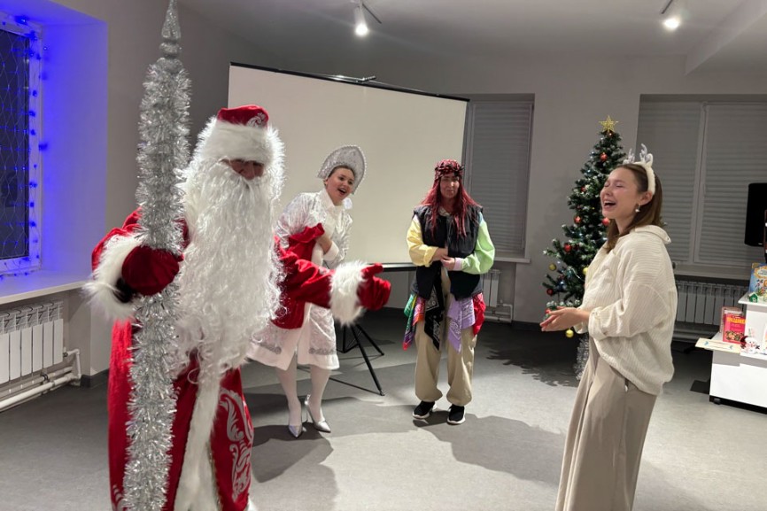 Студенты Елабужского института КФУ разгадали новогодний квест в библиотеке Студенты Елабужского института КФУ разгадали новогодний квест в библиотеке