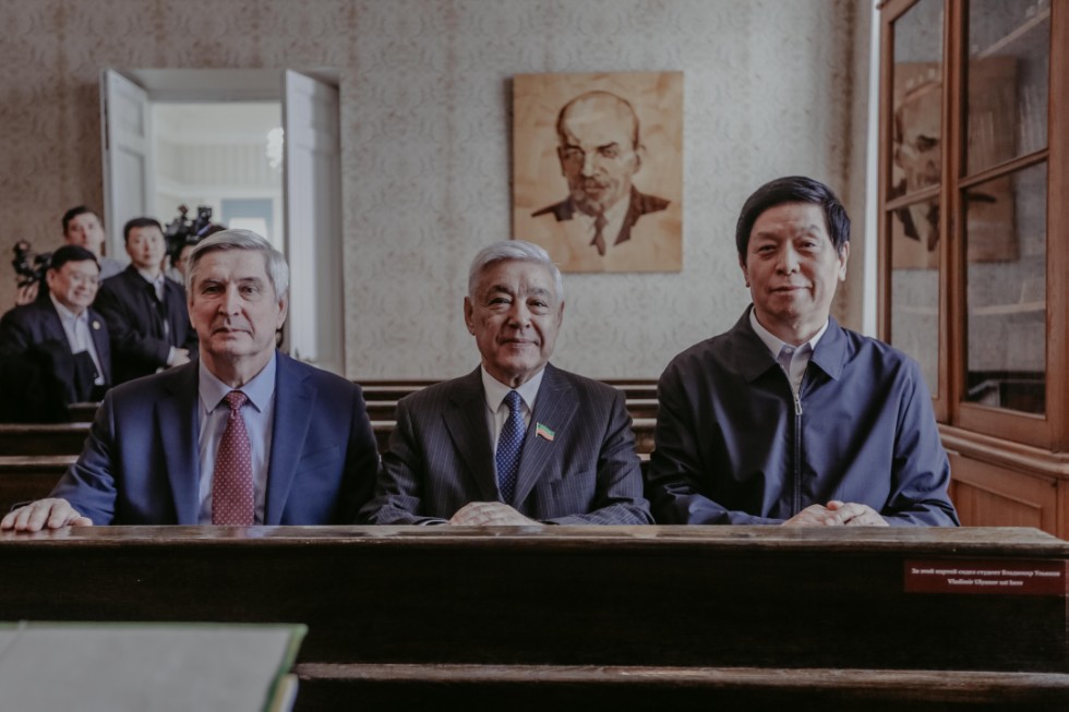 全国人大常委会委员长栗战书访问喀山联邦大学 全国人大常委会委员长栗战书访问喀山联邦大学