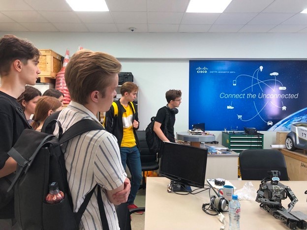 Member of Laboratory of Intelligent Robotics Systems gave tours for students