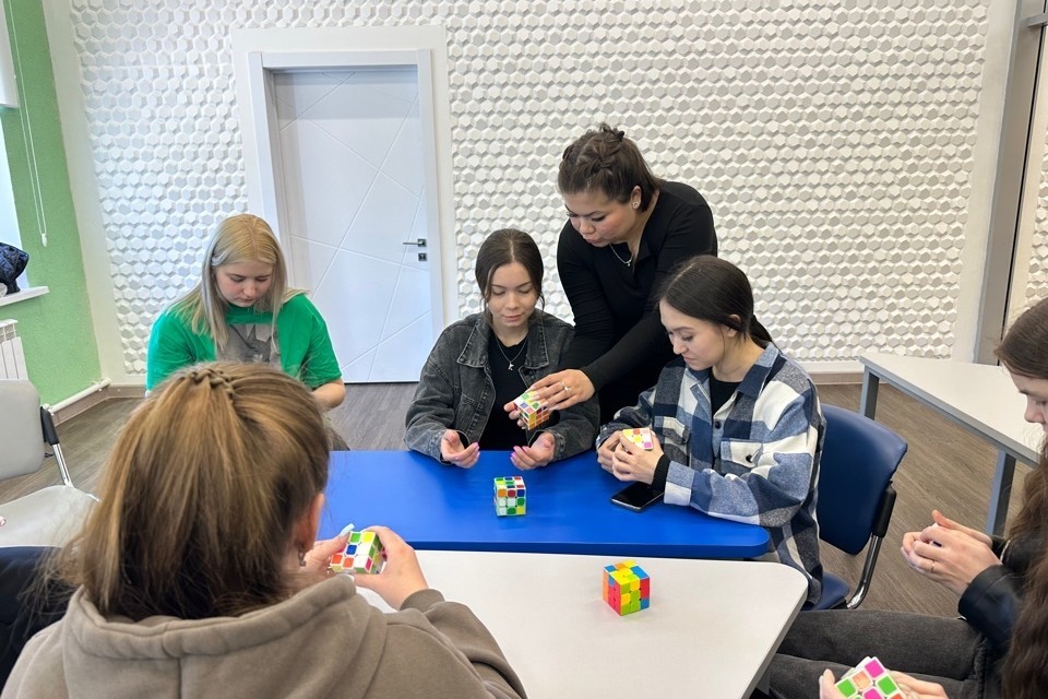 На базе Дома научной коллаборации им. К.А. Валиева проходят занятия по подготовке будущих учителей начальных классов по дисциплине 'Внеклассная работа по математике' На базе Дома научной коллаборации им. К.А. Валиева проходят занятия по подготовке будущих учителей начальных классов по дисциплине 'Внеклассная работа по математике'