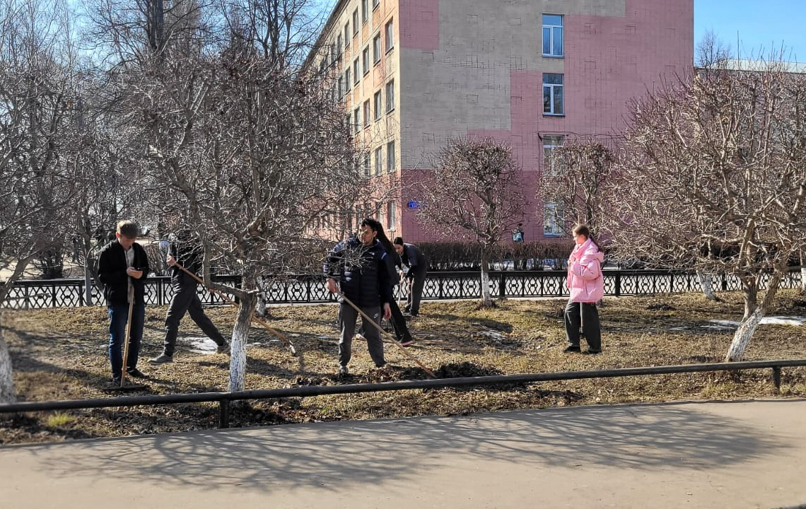 В Елабужском институте КФУ начался двухмесячник по благоустройству и озеленению территории В Елабужском институте КФУ начался двухмесячник по благоустройству и озеленению территории