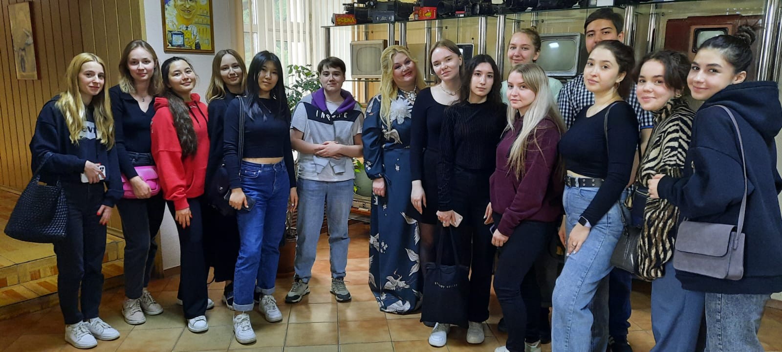 Студенты Высшей школы иностранных языков и перевода в гостях у ТК 'Эфир' Студенты Высшей школы иностранных языков и перевода в гостях у ТК 'Эфир'