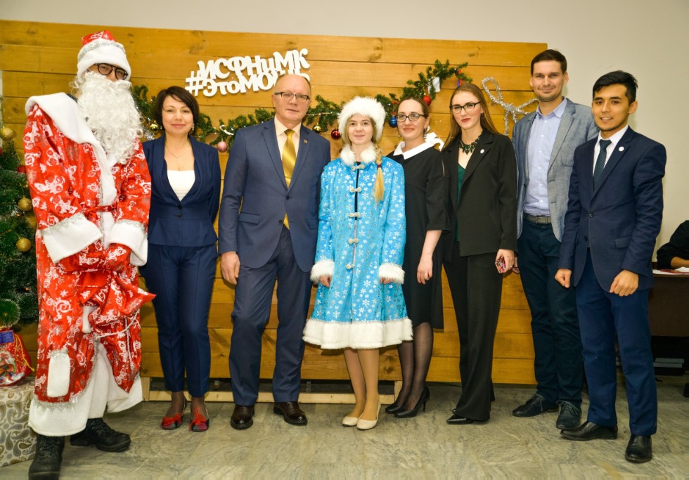 Торжественное награждение Студенческого совета Института социально-философских наук и массовых коммуникаций. Торжественное награждение Студенческого совета Института социально-философских наук и массовых коммуникаций.