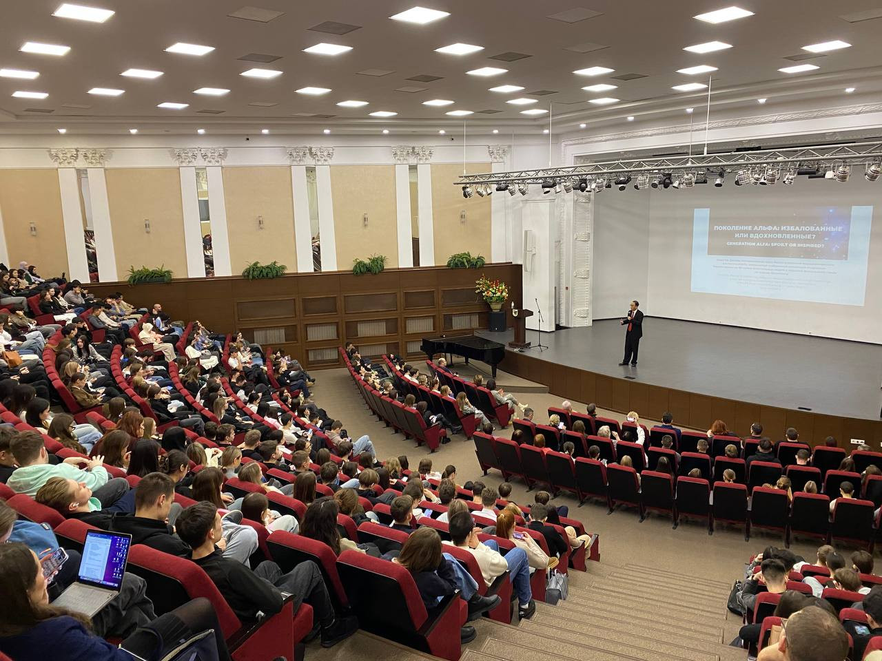 Китайский экономист Энди Се посетил ИУЭФ Китайский экономист Энди Се посетил ИУЭФ