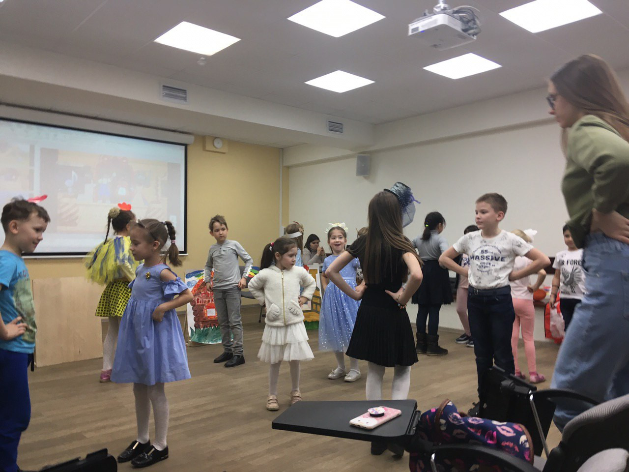 В детском театре 'Радуга' прошла генеральная репетиция спектакля 'Кошкин дом' В детском театре 'Радуга' прошла генеральная репетиция спектакля 'Кошкин дом'