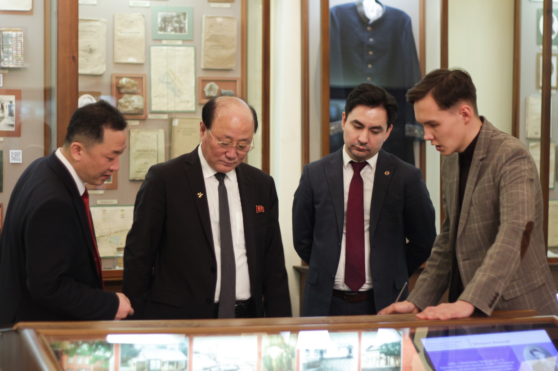 Посол КНДР в России посетил Казанский университет