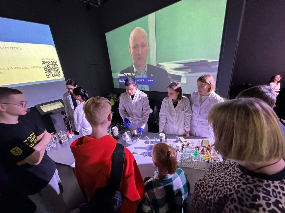 Студенты кафедры химического образования на Республиканском фестивале талантливых детей и молодежи Студенты кафедры химического образования на Республиканском фестивале талантливых детей и молодежи