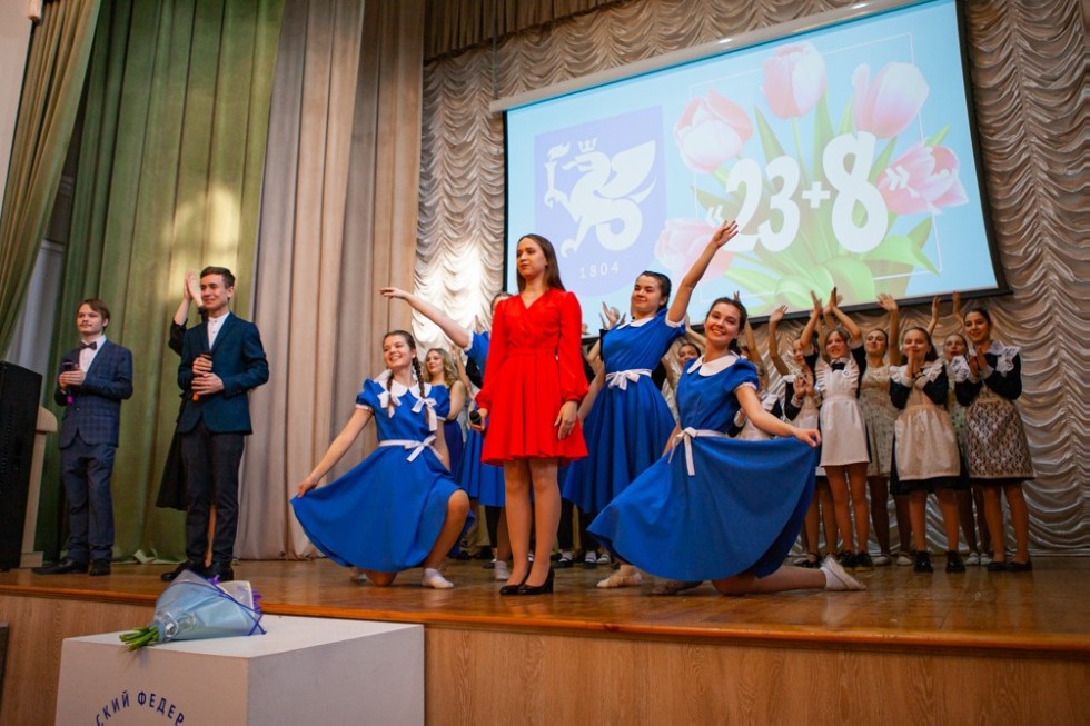 В Елабужском институте состоялся праздничный концерт '23+8' В Елабужском институте состоялся праздничный концерт '23+8'