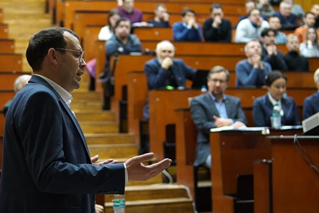 Поздравляем доцента кафедры теоретической физики Хамзина Айрата Альбертовича с успешной защитой докторской диссертации! Поздравляем доцента кафедры теоретической физики Хамзина Айрата Альбертовича с успешной защитой докторской диссертации!